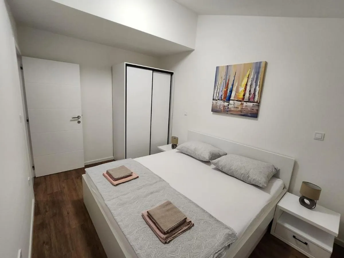 Apartmani M&L I M&J Malinska 0*,  Chorvatsko